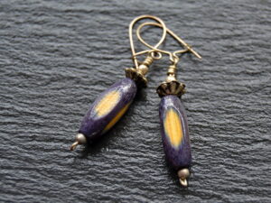 Ørering med blå træperle